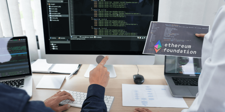 Desarrolladores junto a logo de ethereum foundation.