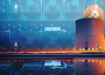 logo de Bitcoin dentro de reactor nuclear con granja de equipos ASIC para la minería de criptomonedas en el fondo