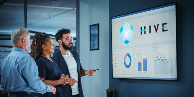 Personas planificando sobre HIVE