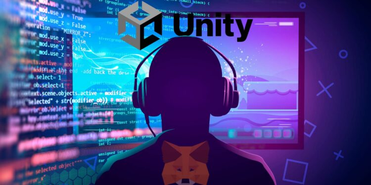 Persona jugando junto a códigos, logo de metamask y Unity