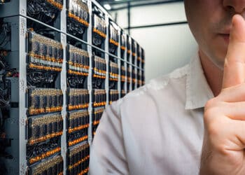 Minero de bitcoin guardando silencio en Niagara.