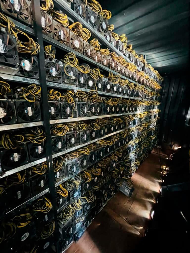 Mineros de bitcoin.