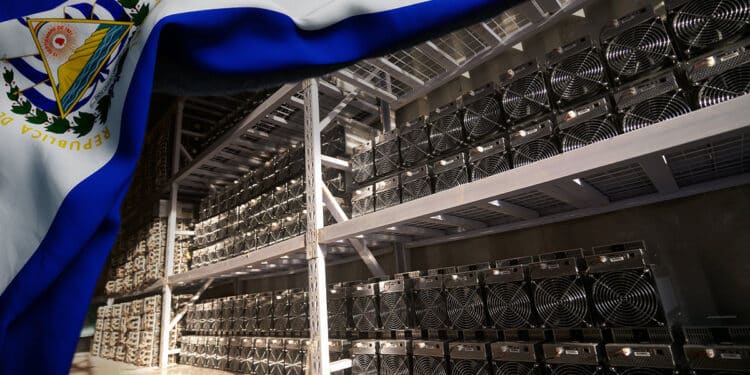 bandera de El Salvador sobre granja de minería de criptomonedas