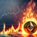 moneda de ethereum en llamas con monedas esparcidas en el fuego con plataforma de trading de kucoin en el fondo