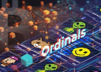 tarjetas de NFT Ordinals sobre blockchain con logo de bitcoin en el fondo