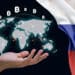Bandera de Rusia junto a transacciones internacionales de bitcoin.