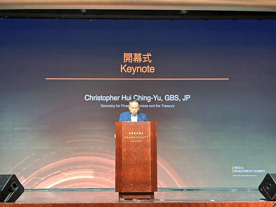 Secretario de Servicios Financieros y del Tesoro de Hong Kong.