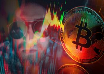 moneda de bitcoin con grafico de precio y analista de mercado observando grafico desde el fondo