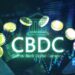 monedas transfiriendose entre telefoos moviles con banco digita y siglas CBDC en el fondo