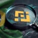 Lupa con exchange Binance y bandera de Brasil.