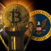 Bitcoin sobre un trofeo y logo de la SEC.