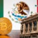 Banco y bandera de México y Bitcoin.