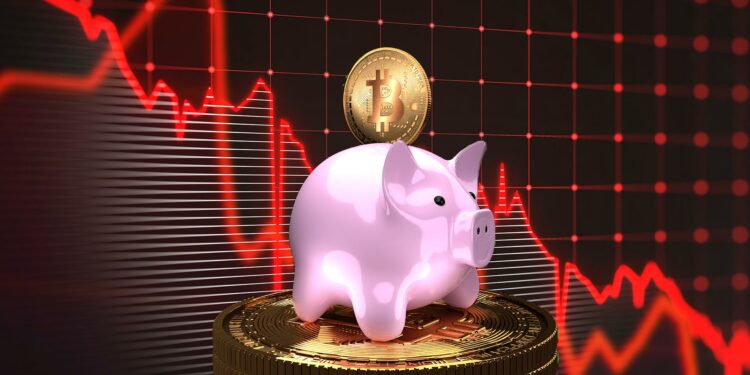 Chanchito ahorrando bitcoin y gráfico decreciente.