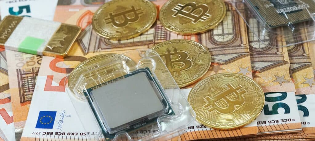 Criptomonedas y dinero fiat.