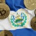 Bitcoin y bandera de El Salvador.