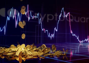 monedas de bitcoin cayendo en superficie de cristal con graficos de precio y logo de cryptoquant en el fondo