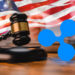 Martillo de ley, bandera de Estados Unidos y logo de Ripple.