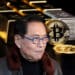 Kiyosaki recomienda ahorrar en oro, plata y bitcoin.