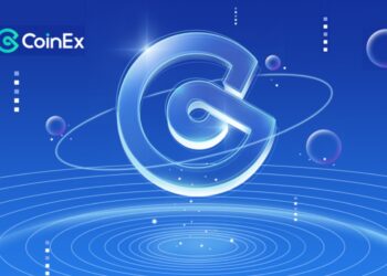 Logo de CoinEx sobre fondo azul.