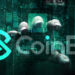 logo de CoinEx con hacker extendiendo su mano entre codigo