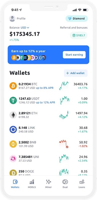 Pantalla de celular con lista de criptomonedas y sus precios.