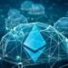 Logo de Ethereum entre domos semitrasnparentes