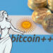 Bandera de Argentina con varias pilas de monedas de bitcoin sobre su lado derecho y el logo del evento Bitcoin++ al centro.