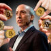 Gary Gensler rodeado de manos con bitcoins.