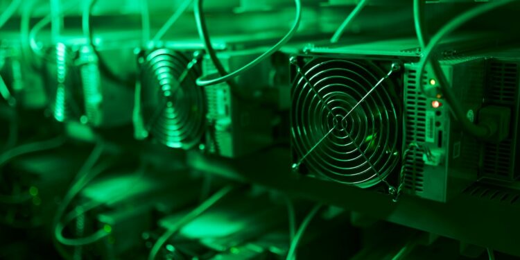 Se abre una oportunidad para los mineros, aunque en un momento de cautela previo al halving. Fuente:  artiemedvedev / Adobe Stock