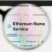 Una lupa sobre una pantalla de computadora y las palabras Ethereum Name Service