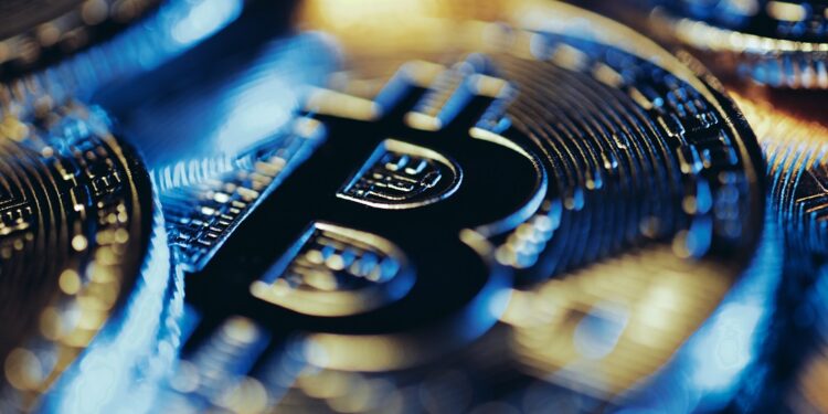 Sube el precio de bitcoin (BTC). Fuente: stock.adobe.com