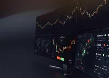 Los indicadores técnicos de TradingView  dan señales de compra y venta para bitcoin y criptomonedas. Fuente: stock.adobe.com