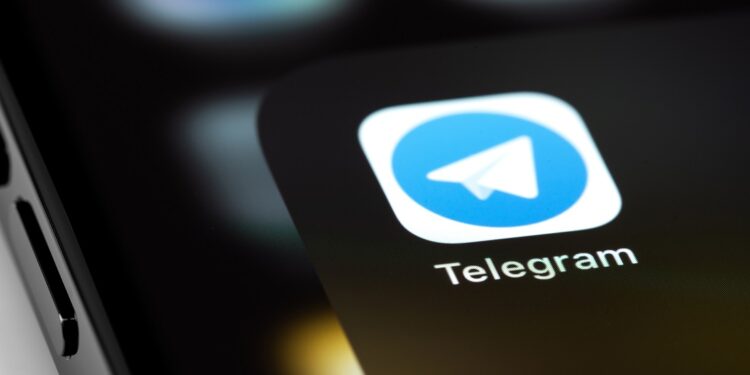 Telegram es una de las plataformas de mensajería más utilizada y la mayoría de las dApps de TON se utilizan dentro de este ecosistema. Fuente: stock.adobe.com