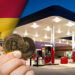 Bandera de España, gasolinera y criptomonedas.