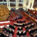 El Congreso de Perú estudia, desde 2022, un proyecto de ley para regular las criptomonedas. Fuente: Wikipedia/Composición CrIptoNoticias.