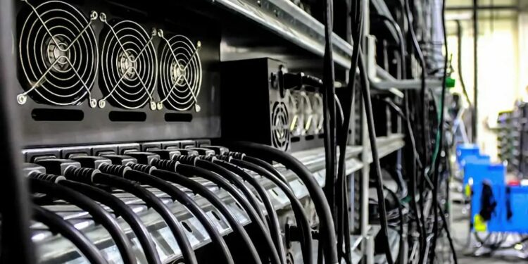 Los bitcoin se producen mediante un proceso denominado "minería". Fuente: Criptotario.