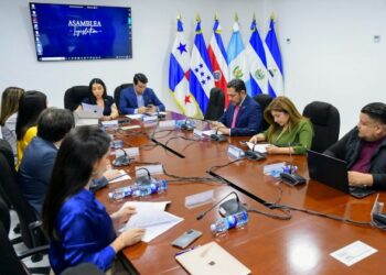 disputados debaten la propuesta de modificar la ley de bancos