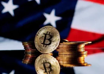 El Gobierno de EE. UU. envió 4 millones de dólares en bitcoin a Coinbase. Composición por CriptoNoticias. Fuentes: vaksmanv / stock.adobe.com