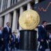 bitcoin acciones conviene invertir precio riesgo