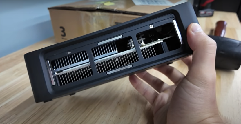 Un unboxing del Canaan Avalonminer Nano 3. Aquí se aprecia el tamaño aproximado de un mini ASIC.