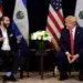 Donald Trump y Nayib Bukele mantuvieron una conversación el día jueves. Fuente: AP photo by Evan Vucci.