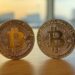 dos monedas de bitcoin