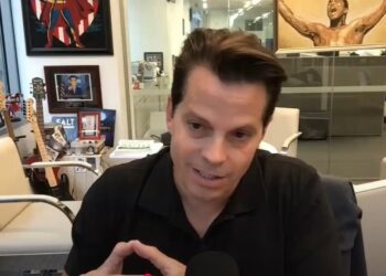 Scaramucci opina sobre la memecoin TRUMP y cuándo entrarán en marcha regulaciones más positivas en el sector de las criptomonedas. Fuente: Captura de pantalla – Youtube @therealanthonyscaramucci