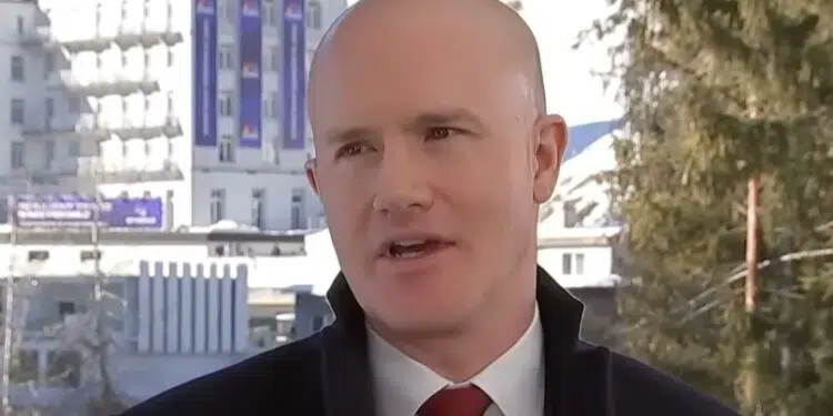 Brian Armstrong cree que bitcoin es la opción más sencilla para establecer una nueva tesorería y diversificar activos. Fuente: YouTube/CNBC Television.
