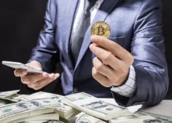 El FMI busca frenar la adopción de bitcoin. Fuente: Freepik.