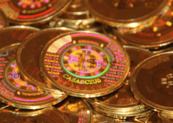 Varias monedas de bitcoin Casascius.