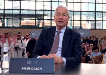 CEO de JPMorgan, Jamie Dimon, hablando acerca de bitcoin y las criptomonedas durante el Future Investment Initiative (FII9) en Arabia Saudita.