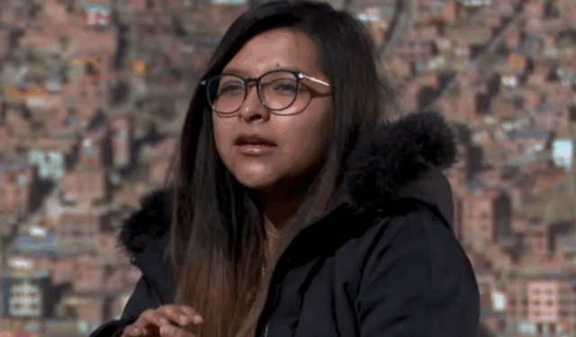 Fabiola Acarapi hablando sobre tecnología en Bolivia.