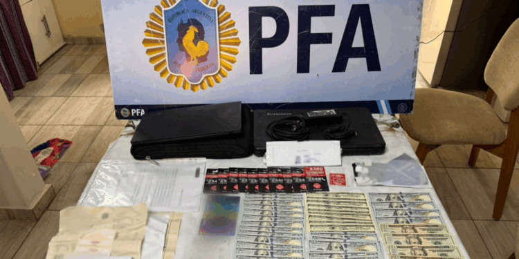 Foto de la incautación a banda delictiva que usaba criptomonedas en Argentina.