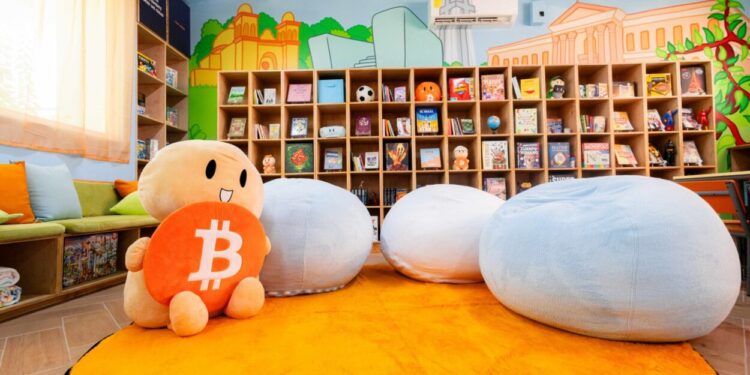 Foto de aula renovada en El Salvador bajo el programa The Classroom Project.